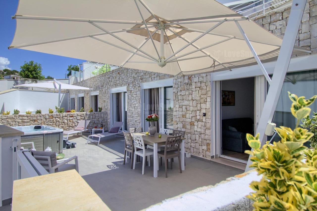 Jacuzzi Holiday Homes By Lovesud Santa Maria di Leuca Exterior photo
