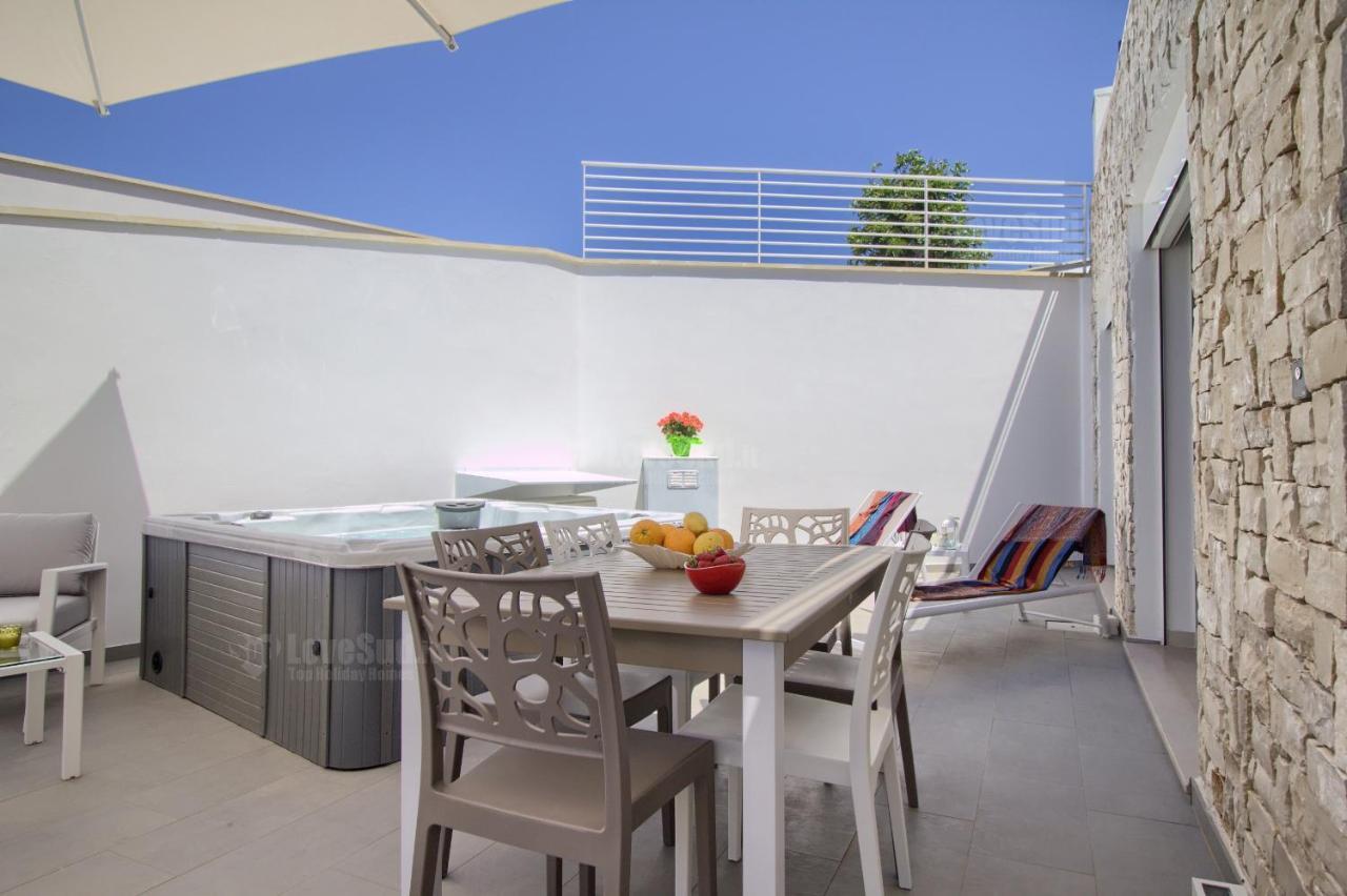 Jacuzzi Holiday Homes By Lovesud Santa Maria di Leuca Exterior photo