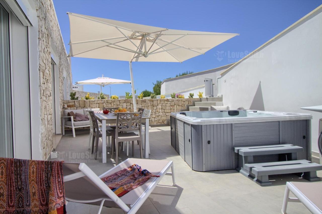 Jacuzzi Holiday Homes By Lovesud Santa Maria di Leuca Exterior photo