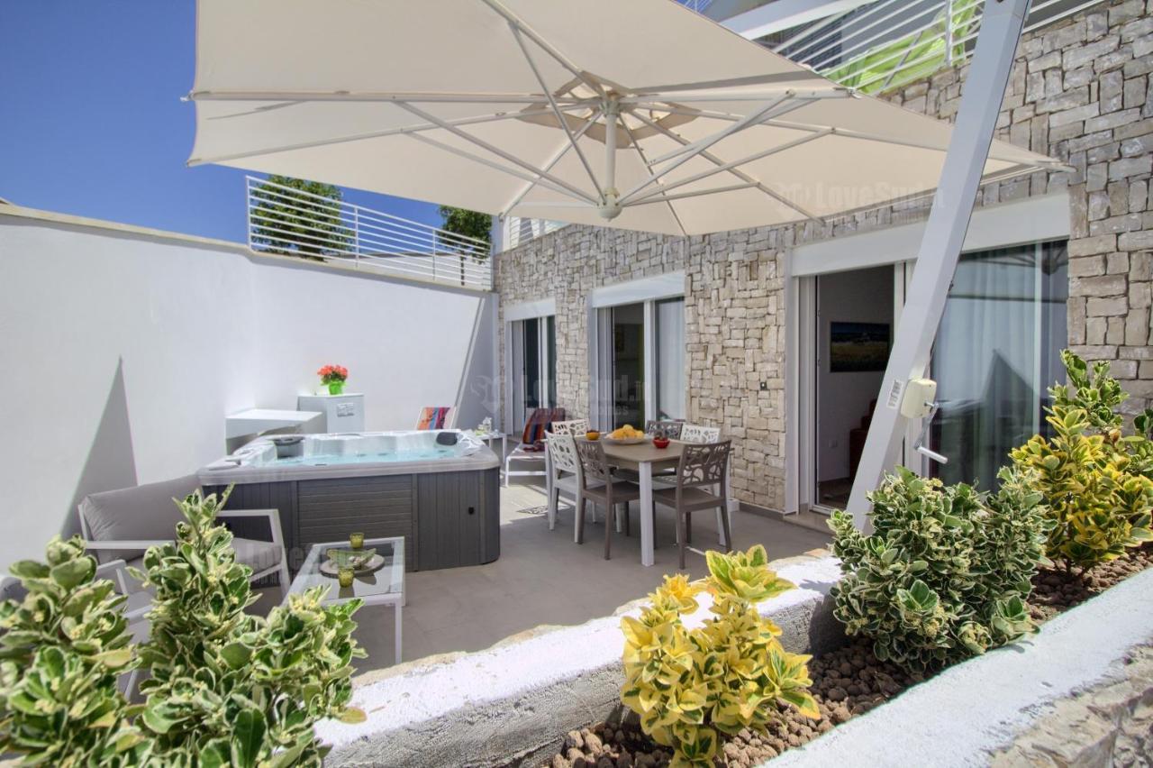 Jacuzzi Holiday Homes By Lovesud Santa Maria di Leuca Exterior photo