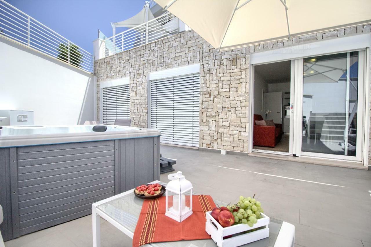 Jacuzzi Holiday Homes By Lovesud Santa Maria di Leuca Exterior photo